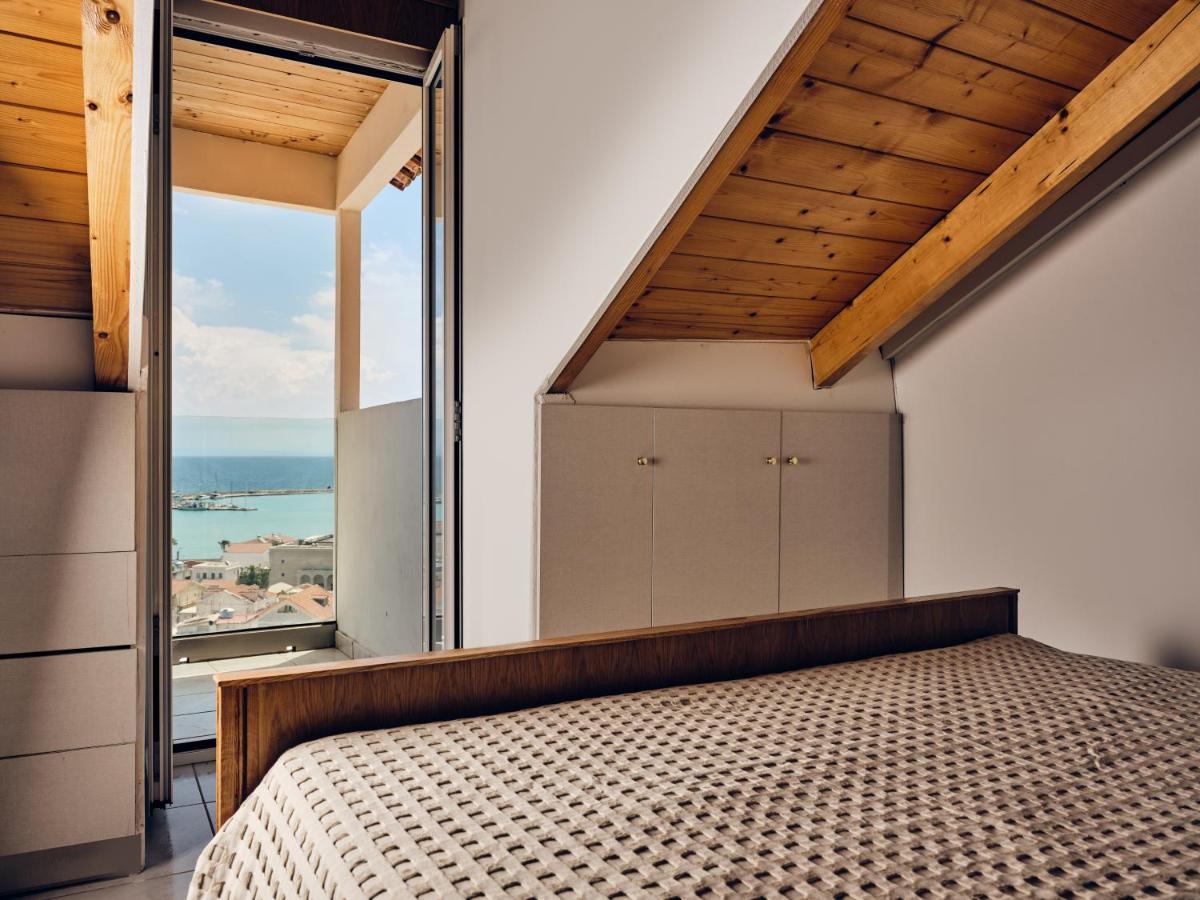 Three Graces Zakynthos Town Apartment Bagian luar foto